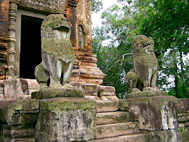 プリア・コー寺院入口の獅子