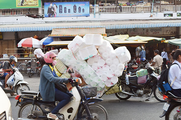 カンボジアの交通マナー