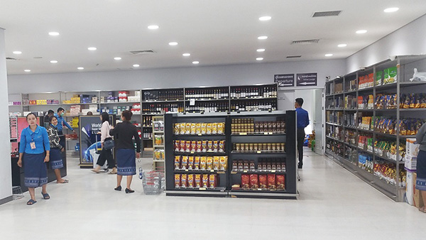 ラオス空港の免税店