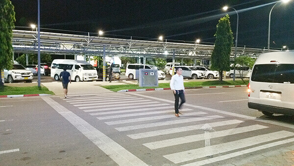 ラオスの空港駐車場