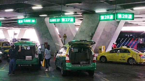 空港からバンコク市内までタクシーを使う