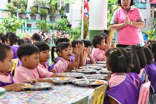 バンコクの幼稚園を支援