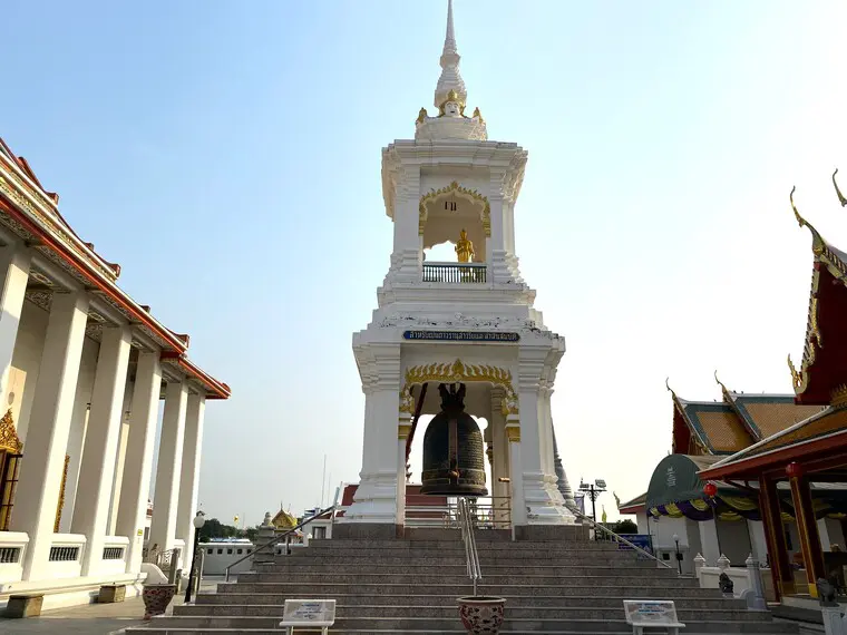 タイと融合した中国建築様式の寺院